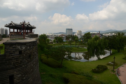Gardens in front of Hwahongmun Gate1